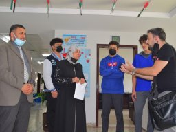 GR-12-Boys giving donation at Sharjah City for HumanitarianServices